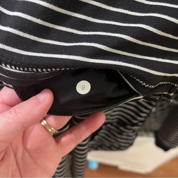Lululemon Base Runner 1/2 Zip Parallel Stripe Black White / Black Jacket Size 8 - Picture 8 of 8